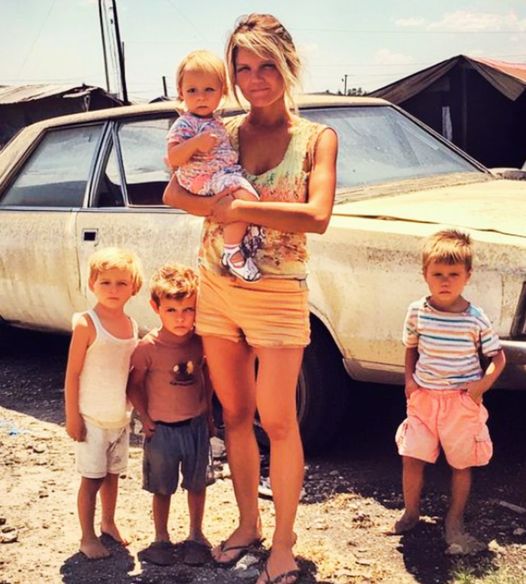 A Struggling Mother of Four Buys an Old Car, Discovering a Heartwarming Surprise in the Trunk!