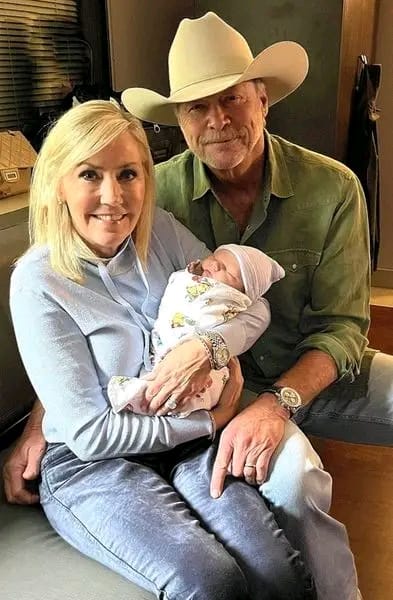 Alan Jackson welcomes his grandson! 🎉👼 It looks like the little cutie has already found his best friend 🐶💕 Check comments to see how his name pays tribute to his legendary grandad… ⬇️